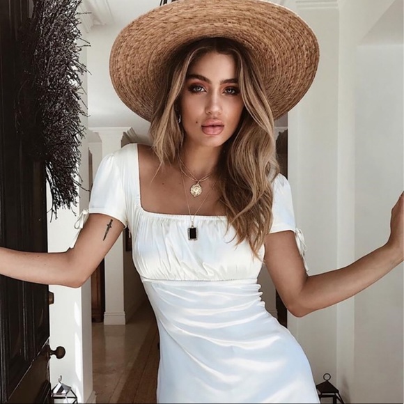 *✧・゜:* Classic Milkmaid Dress ✧*:・゜ - Picture 3 of 3